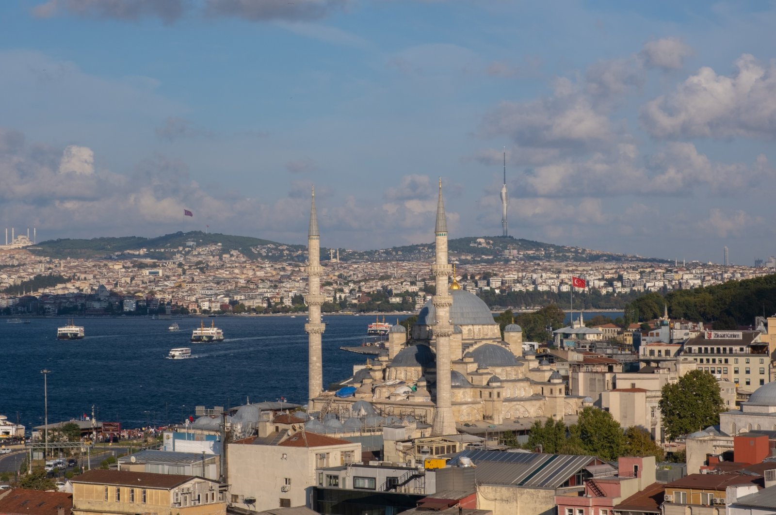 A general view of Istanbul&#039;s New Mosque and passing ships. (Shutterstock Photo)