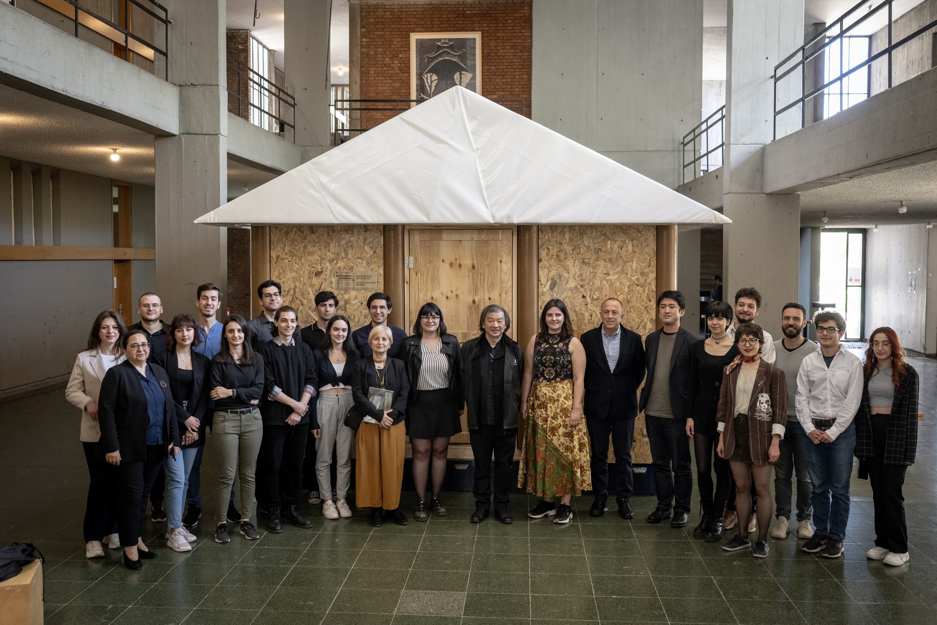 Japanese architect Shigeru Ban (C) is photographed along with Middle Eastern Technical University students, Ankara, Türkiye, May 4, 2023. (AA Photo)