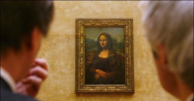 Leonardo da Vinci's masterpiece "Mona Lisa," is hung in its new setting in the refurbished Salle des Etats where the public was able to rediscover her in Paris, France, April 5, 2005. (Getty Images Photo)
