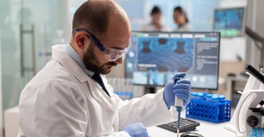 The Council of Higher Education (YÖK) has launched an initiative to encourage Turkish and international researchers to pursue employment opportunities in the country&#039;s public and private sectors. (Shutterstock Photo)