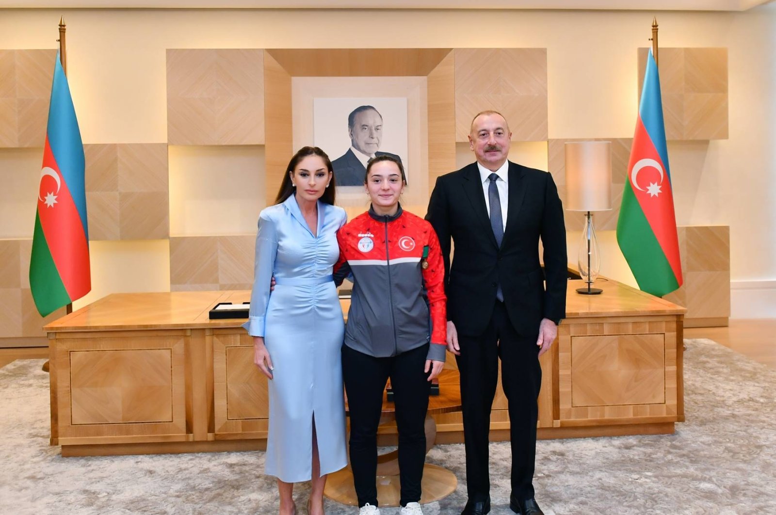 Türkish weightlifter Cansu Bektaş (C) stand with Azerbaijan President İlham Aliyev (R) and first lady Mihriban Aliyeva (L), Baku, Azerbaijan, April 28, 2023. (AA Photo)