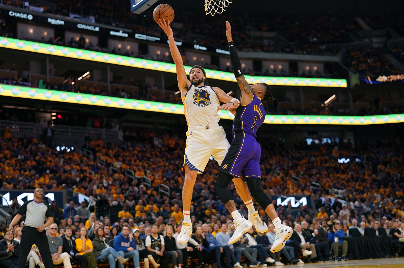 Lonjakan 30 poin Thompson menyulut kemenangan Warriors atas Lakers
