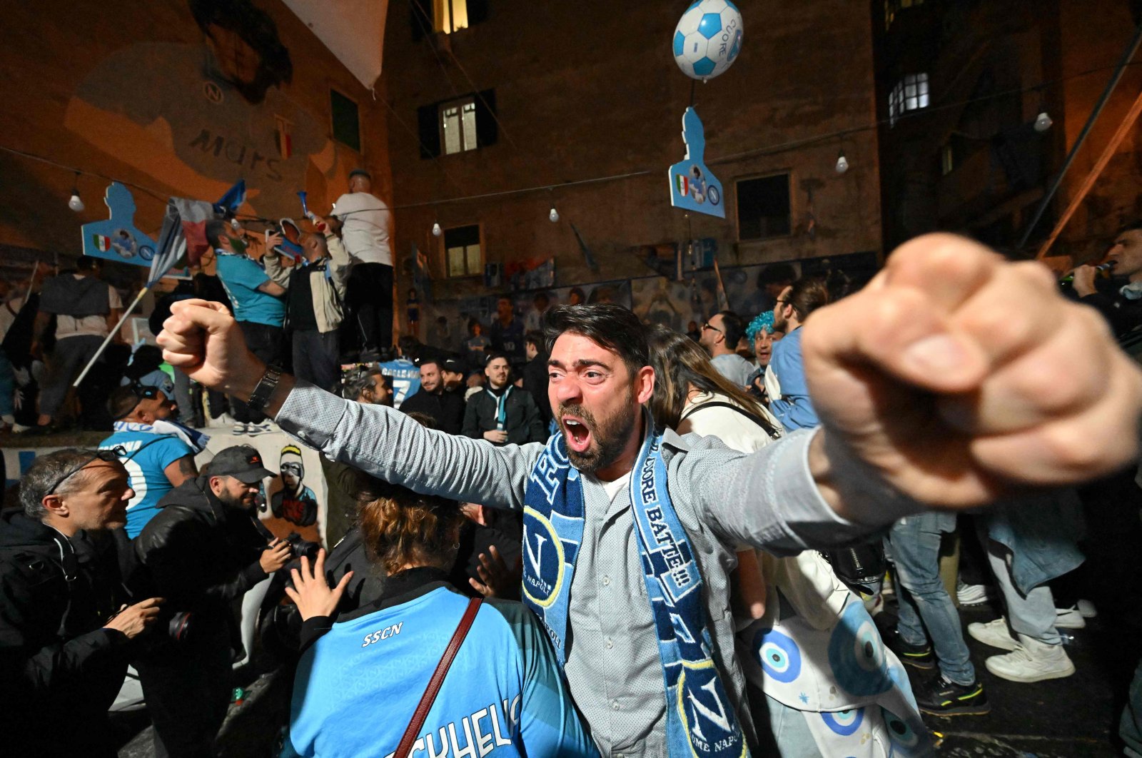 Napoli merayakan dengan gaya: Kemenangan mabuk setelah pesta gelar