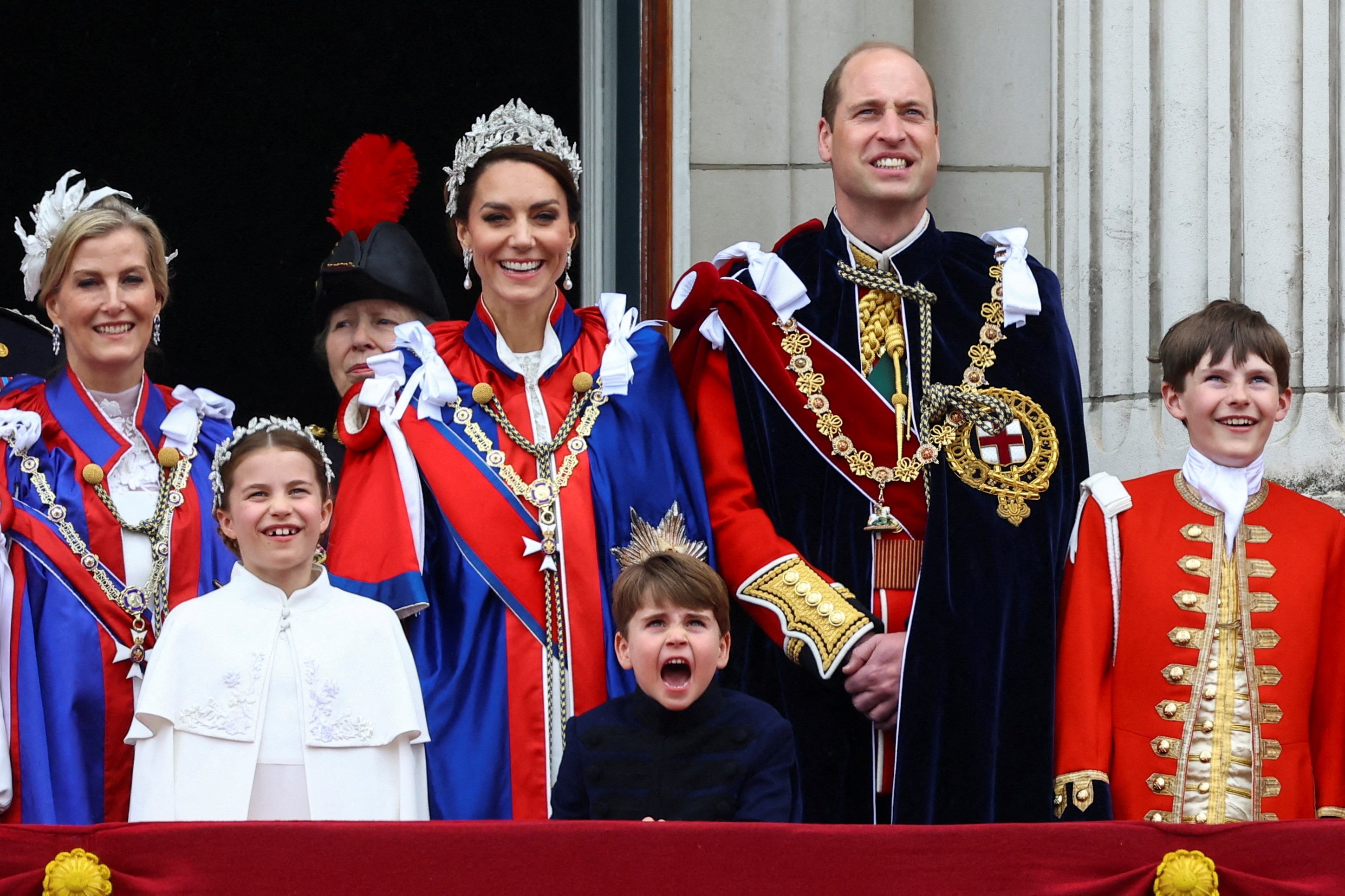 Charles III becomes UK king in 1st coronation since 1953 | Daily Sabah