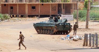 Sudanese Army sodliers walk near tanks stationed on a street in southern Khartoum, on May 6, 2023, amid ongoing fighting against the paramilitary Rapid Support Forces. (AFP Photo)