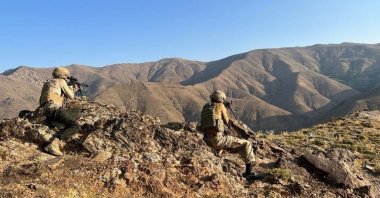 Turkish soldiers take part in the Eren Abluka-32 Operation in Bitlis, Van and Azapsarı, Bitlis, eastern Türkiye, Aug. 8, 2022. (AA Photo)