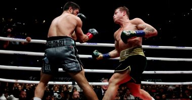 Saul &#039;Canelo&#039; Alvarez in action during his fight against John Ryder, Guadalajara, Mexico, May 7, 2023 (Reuters Photo)