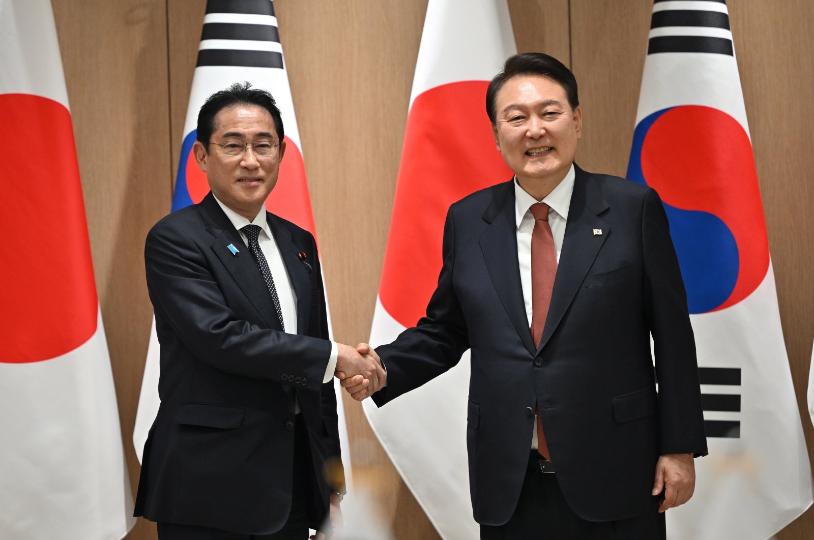 South Korean President Yoon Suk Yeol (R) shakes hands with Japanese Prime Minister Fumio Kishida during their meeting in Seoul, South Korea, May 7, 2023. (EPA Photo)
