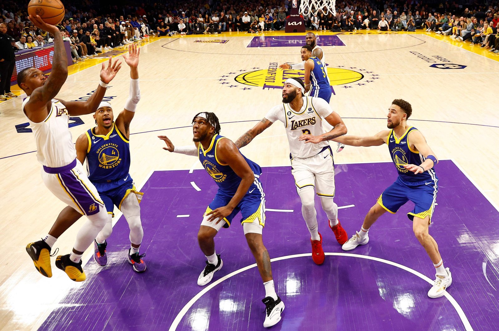 Lakers Lonnie Walker IV takes a shot against the Golden State Warriors during an NBA game in Los Angeles, California, May 06, 2023. (AFP Photo)