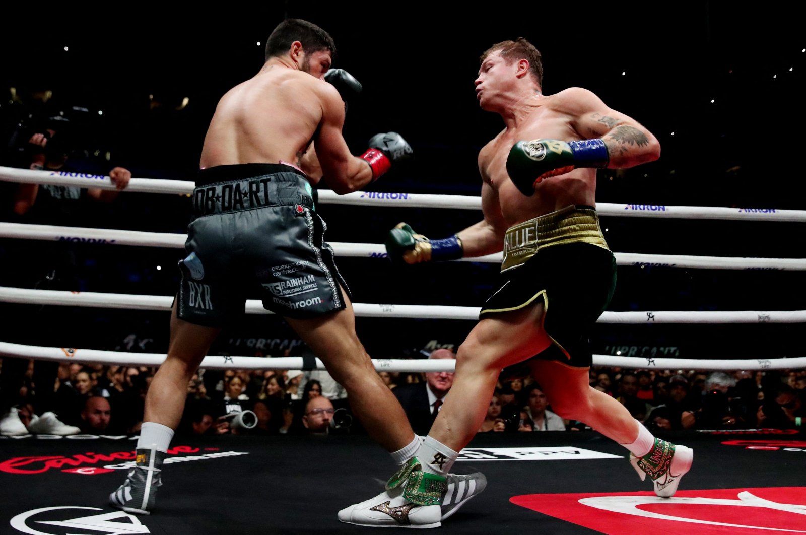 Saul &#039;Canelo&#039; Alvarez in action during his fight against John Ryder, Guadalajara, Mexico, May 7, 2023 (Reuters Photo)