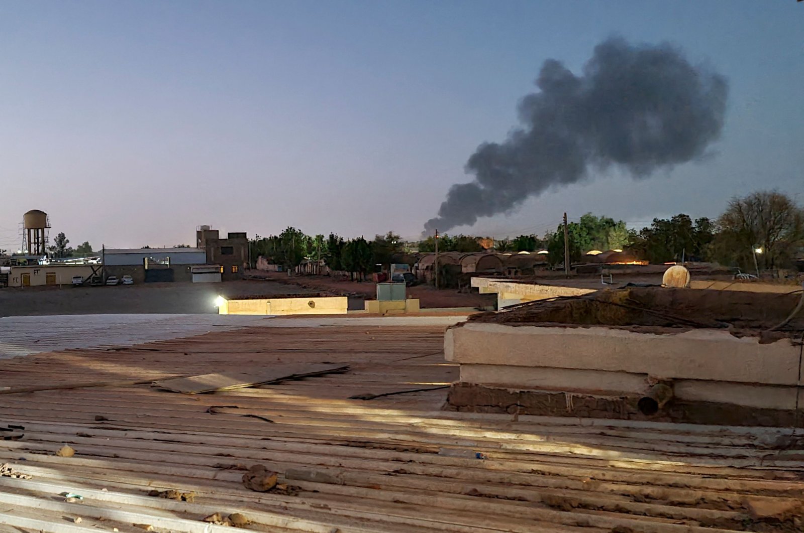 Smoke billows amid ongoing fighting between the forces of two rival generals in Khartoum, Sudan, May 6, 2023. (AFP Photo)