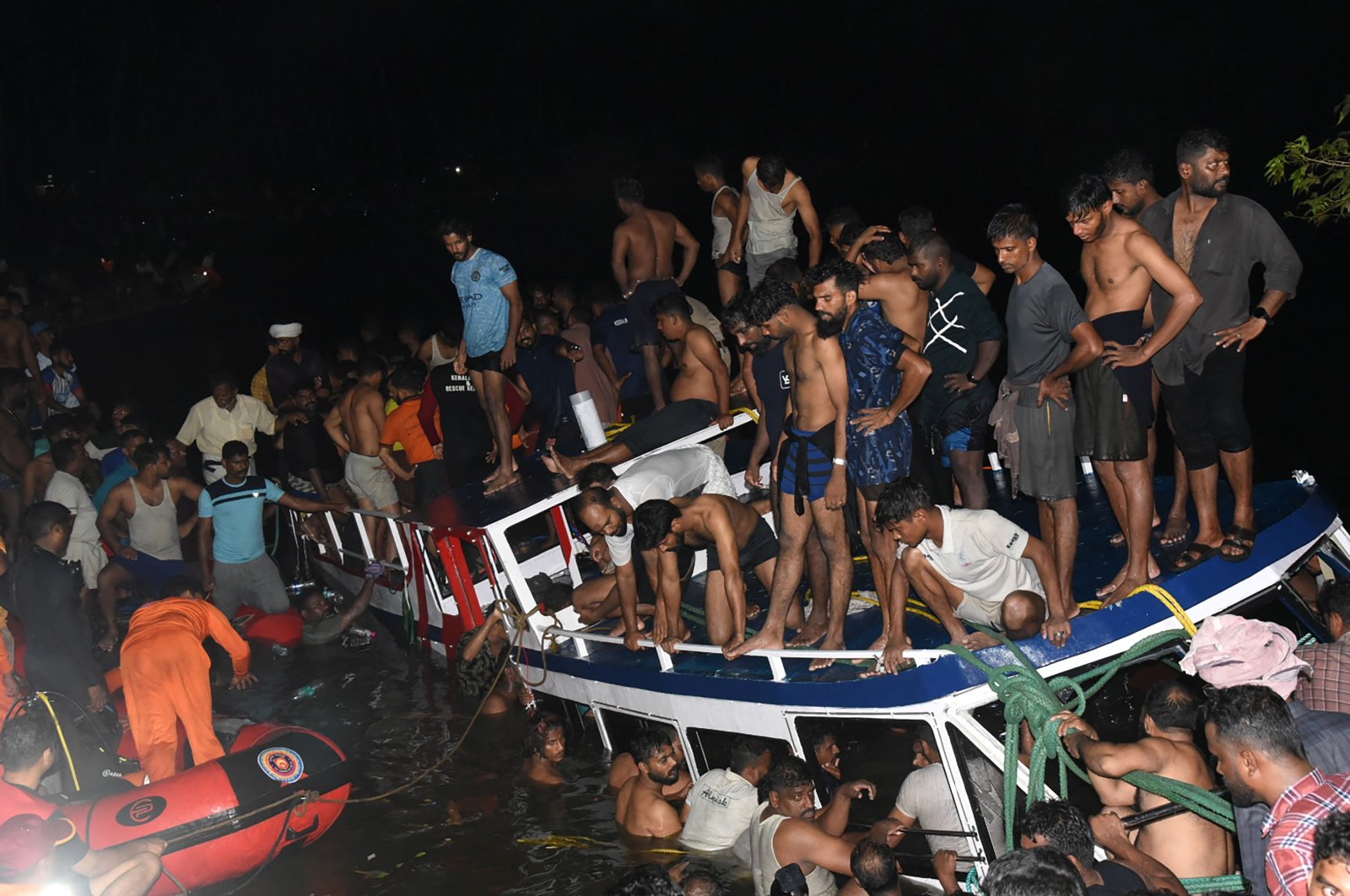 Setidaknya 22 tenggelam dalam kecelakaan kapal wisata India selatan