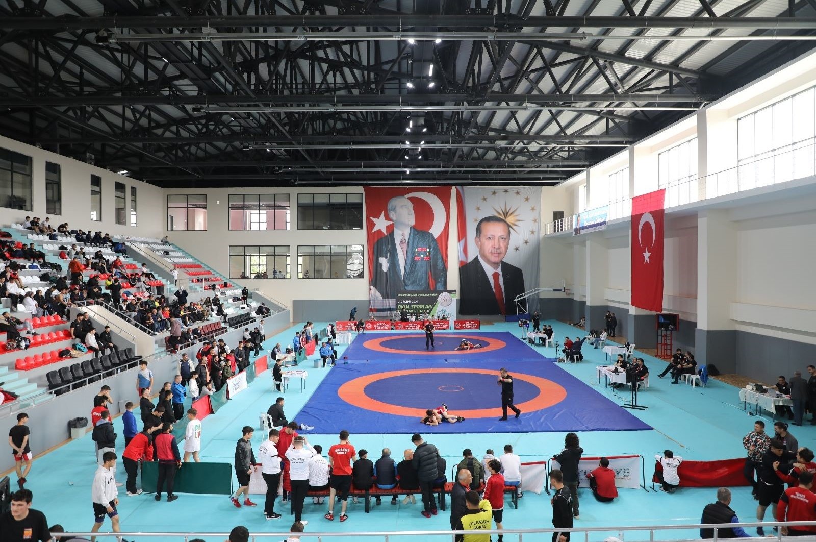 Kompleks Olahraga Recep Tayyip Erdoğan dibuka dengan pertandingan grup