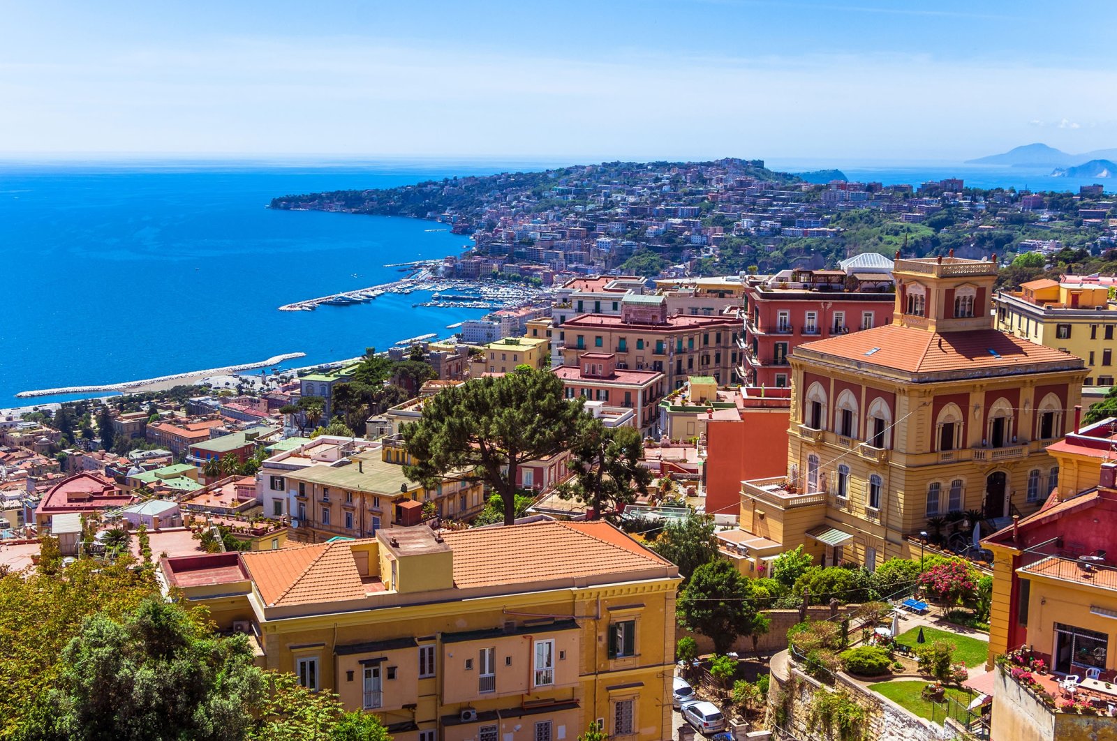 Tur yang mempesona di sepanjang Mediterania, pantai Aegean: Naples