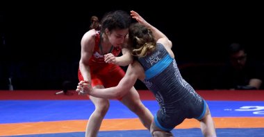Türkiye's Evin Demirhan Yavuz battles with Poland's Anna Lukasiak during the European Wrestling Championships, Zagreb, Croatia, April 20, 2023. (AA Photo)