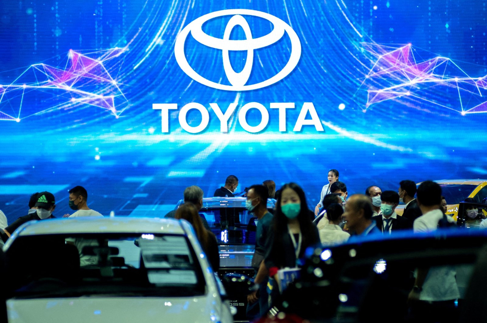 Toyota melaporkan laba bersih setahun penuh ,12 miliar, mengalahkan perkiraan