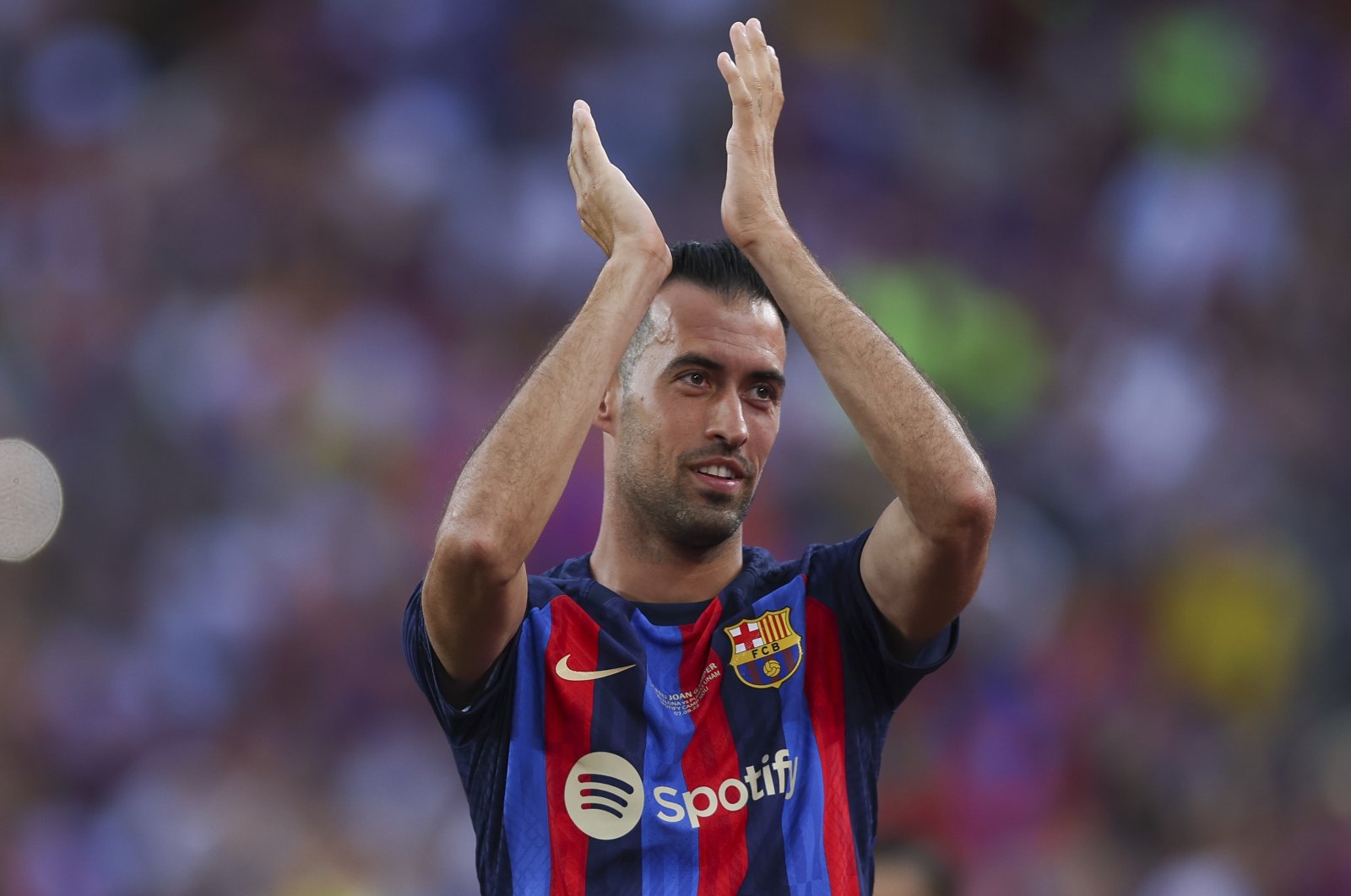Barcelona&#039;s Sergio Busquets waves the supporters ahead of the Joan Gamper Trophy match against Pumas UNAM at Spotify Camp Nou, Barcelona, Spain, Aug. 07, 2022. (Getty Images Photo)