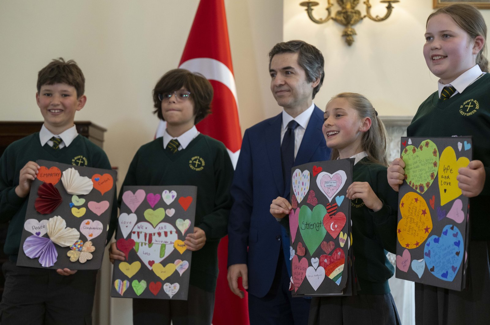 Mahasiswa Inggris mengungkapkan solidaritas yang ‘sepenuh hati’ dengan para korban gempa Turki