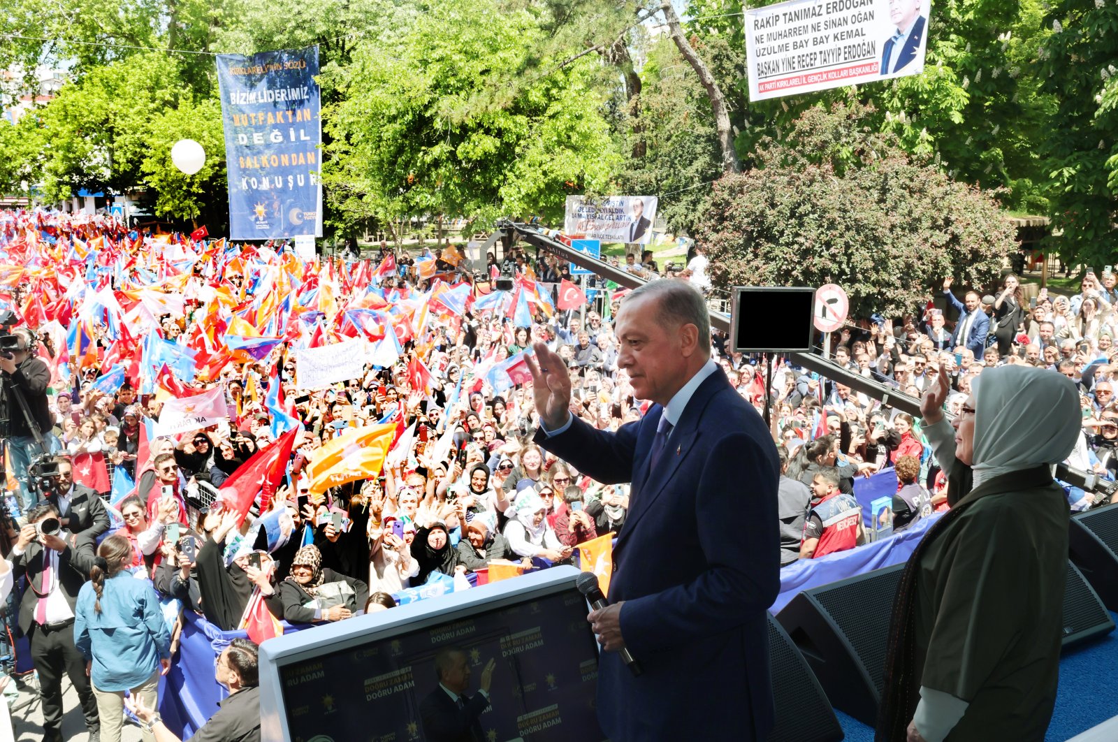 President Recep Tayyip Erdoğan and First Lady Emine Erdoğan greet the crowds at a rally ahead of the May 14 presidential and parliamentary elections in northwestern Kırklareli province, Türkiye, May 8, 2023. (AA Photo)