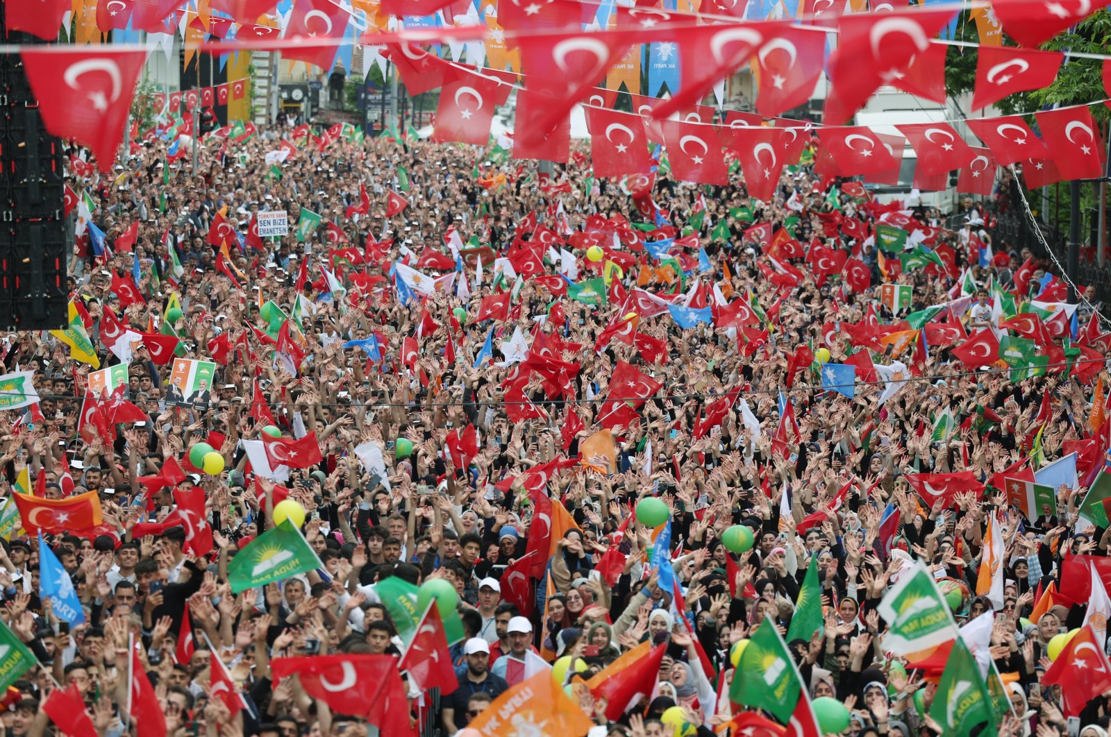 A view of supporters of President Recep Tayyip Erdoğan at the rally, in Batman, southeastern Türkiye, May 10, 2023. (AA Photo)