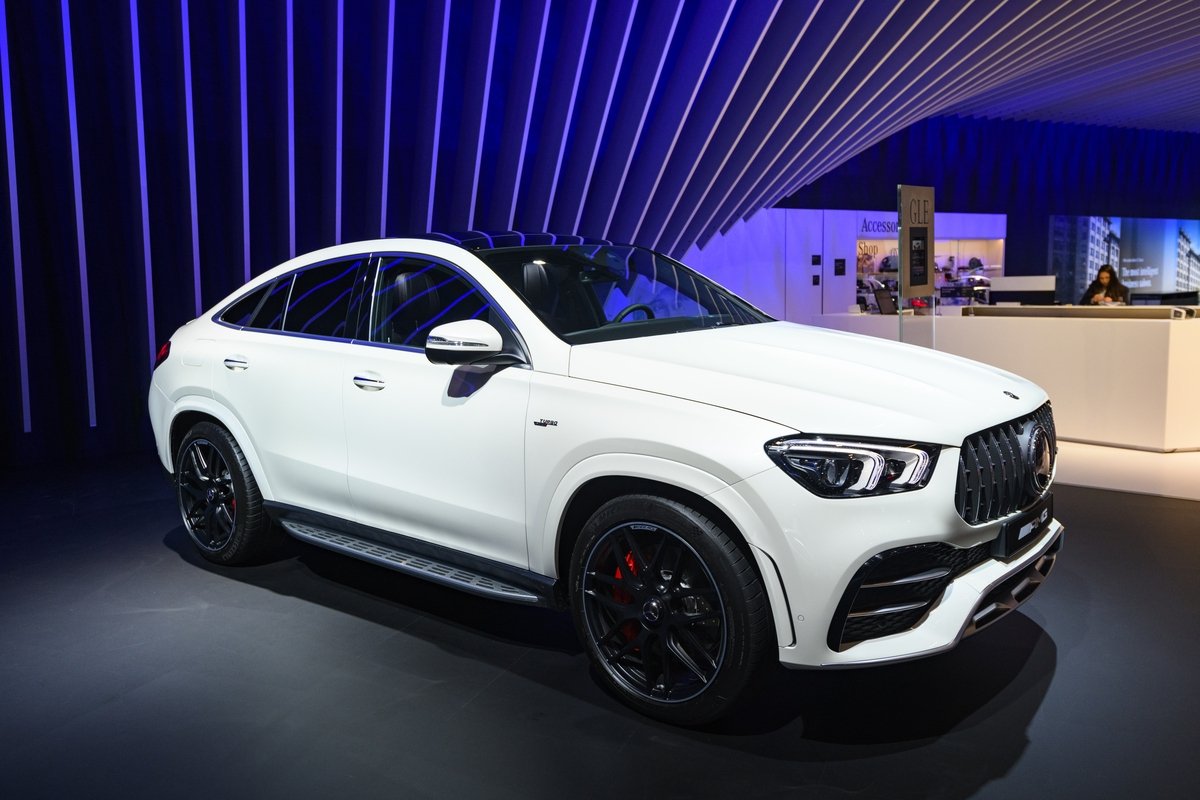 Mobil SUV crossover mewah Mercedes-AMG GLE 63 S Coupe GLE Class dipajang di Brussels Expo, Brussels, Belgia, 9 Januari 2020. (Foto Getty Images)