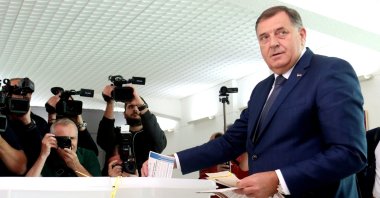 Milorad Dodik casts his vote in general elections, in Banja Luka, Bosnia-Herzegovina, Oct. 2, 2022. (EPA Photo)