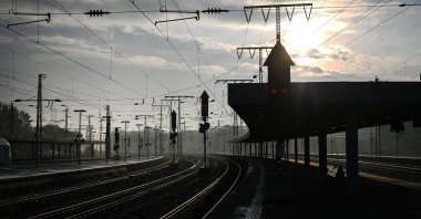 Empty platforms are seen during a strike of rail workers at the main railway station of Essen, western Germany, April 21, 2023. (AFP Photo)