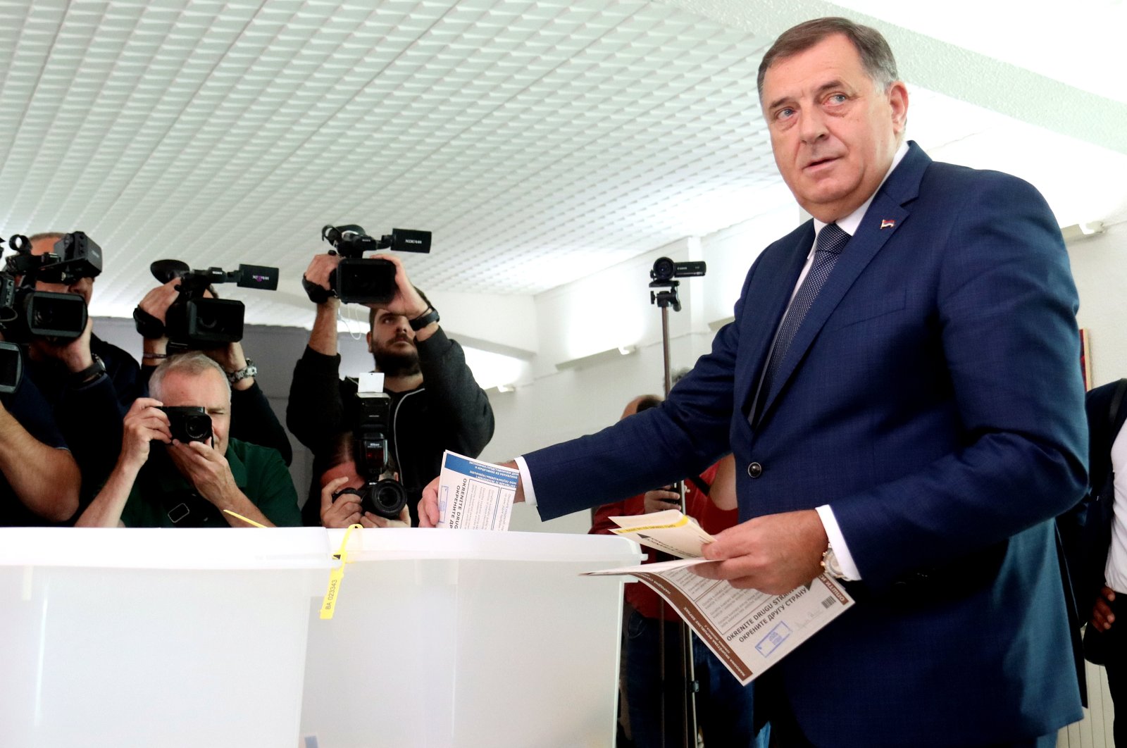 Milorad Dodik casts his vote in general elections, in Banja Luka, Bosnia-Herzegovina, Oct. 2, 2022. (EPA Photo)