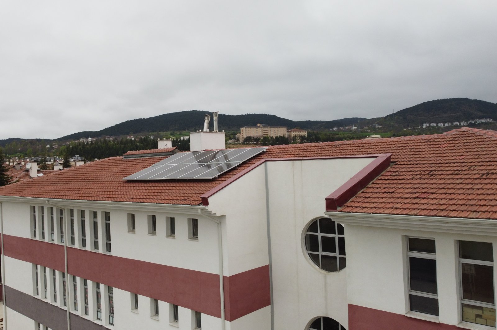 Sekolah-sekolah di Bolu Türkiye menggunakan energi matahari sebagai sumber tenaga