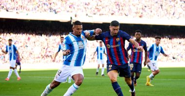 FC Barcelona's Robert Lewandowski battles for the ball with Espanyol's Vinicius "Vini" De Souza during the La Liga match at Camp Nou, Barcelona, Spain, Dec. 31, 2022. (Getty Images Photo)