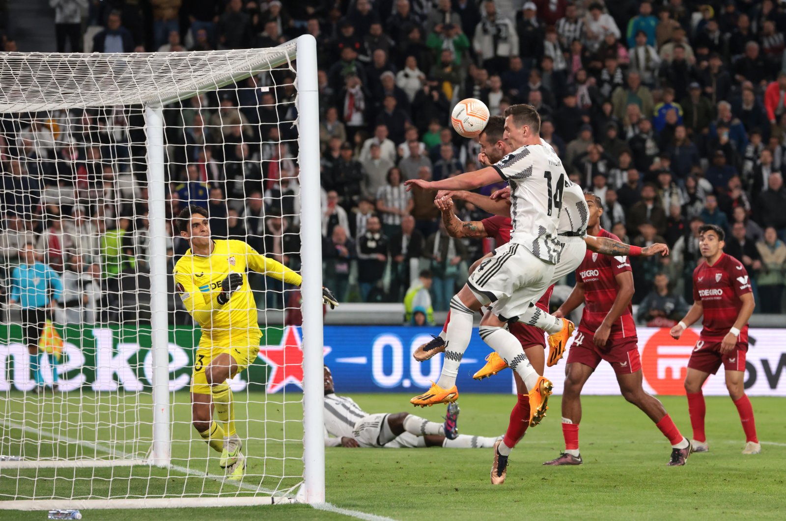 Juve tampil heroik di akhir pertandingan untuk menyelamatkan hasil imbang di semifinal Europa melawan Sevilla