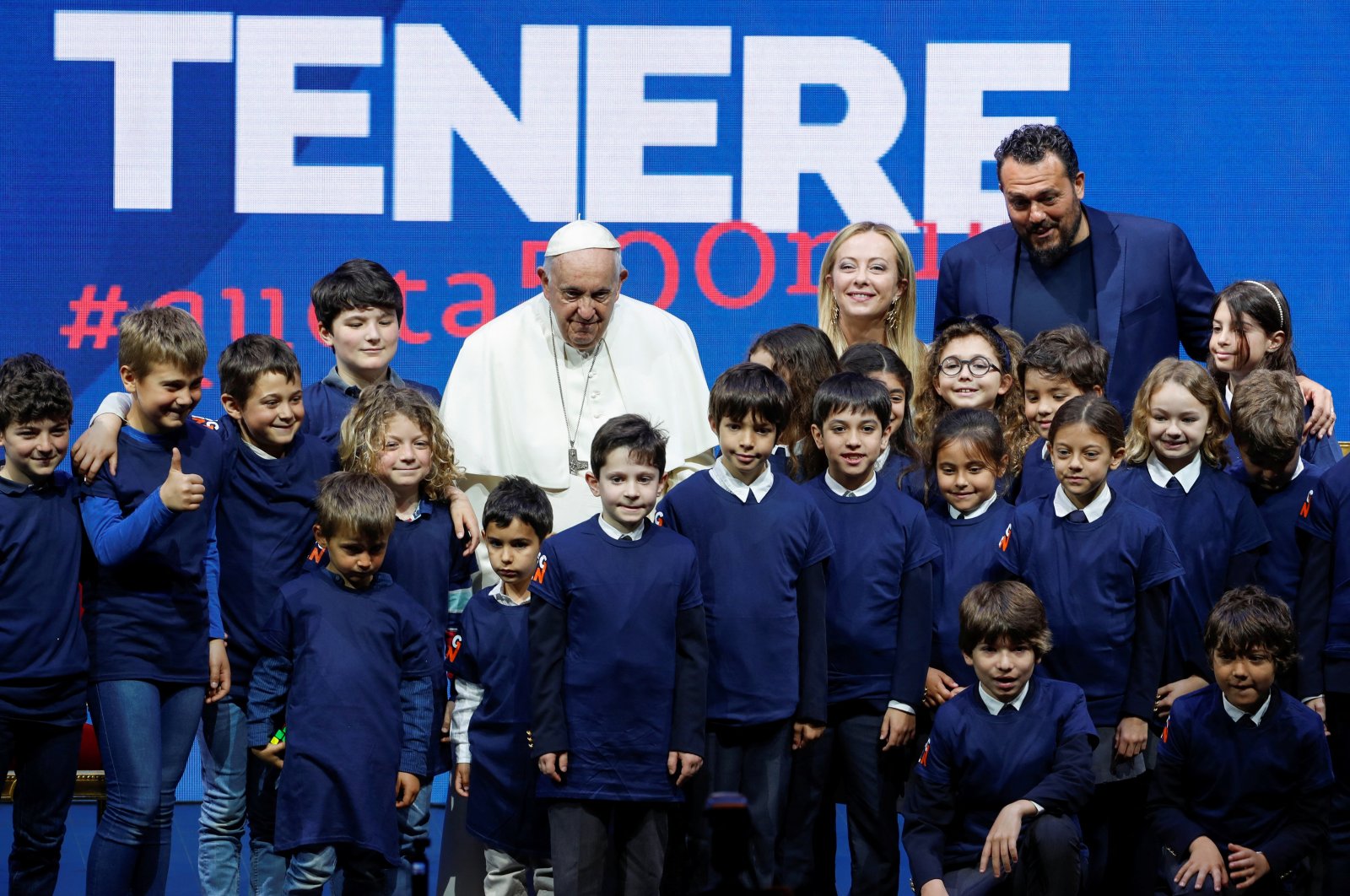 Paus mengatakan hanya orang kaya yang mampu memiliki anak di Italia
