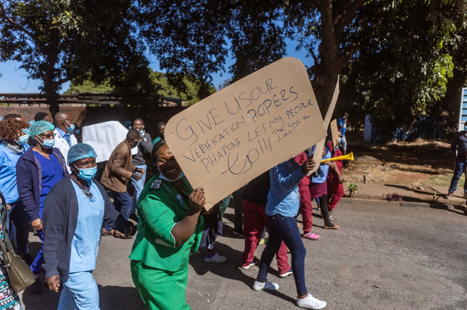 Zimbabwean nurses and doctors conduct their protest for improvement in salaries and working conditions at Parirenyatwa Hospital, Harare, Zimbabwe, June 21, 2022. (Getty Images Photo)