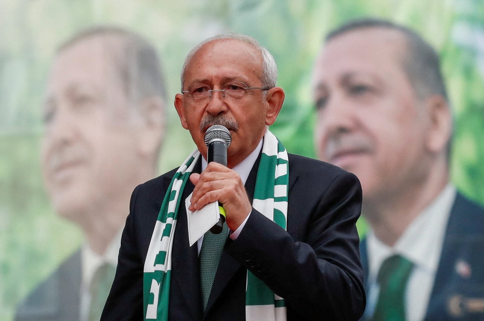 Kemal Kılıçdaroğlu speaks at an election rally, in Bursa, northwestern Türkiye, May 11, 2023. (Reuters Photo)