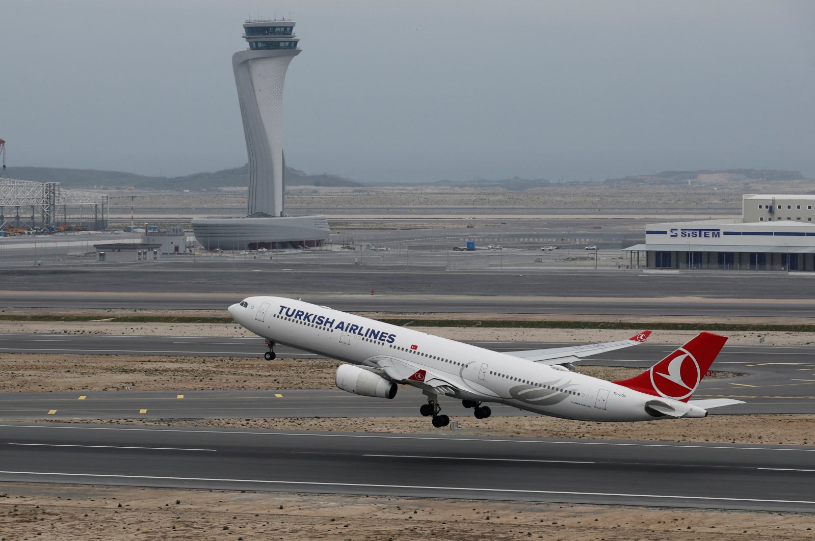 A Turkish Airlines Airbus A330-300 plane takes off from Istanbul Airport, in Istanbul, Türkiye, April 6, 2019. (Reuters Photo)