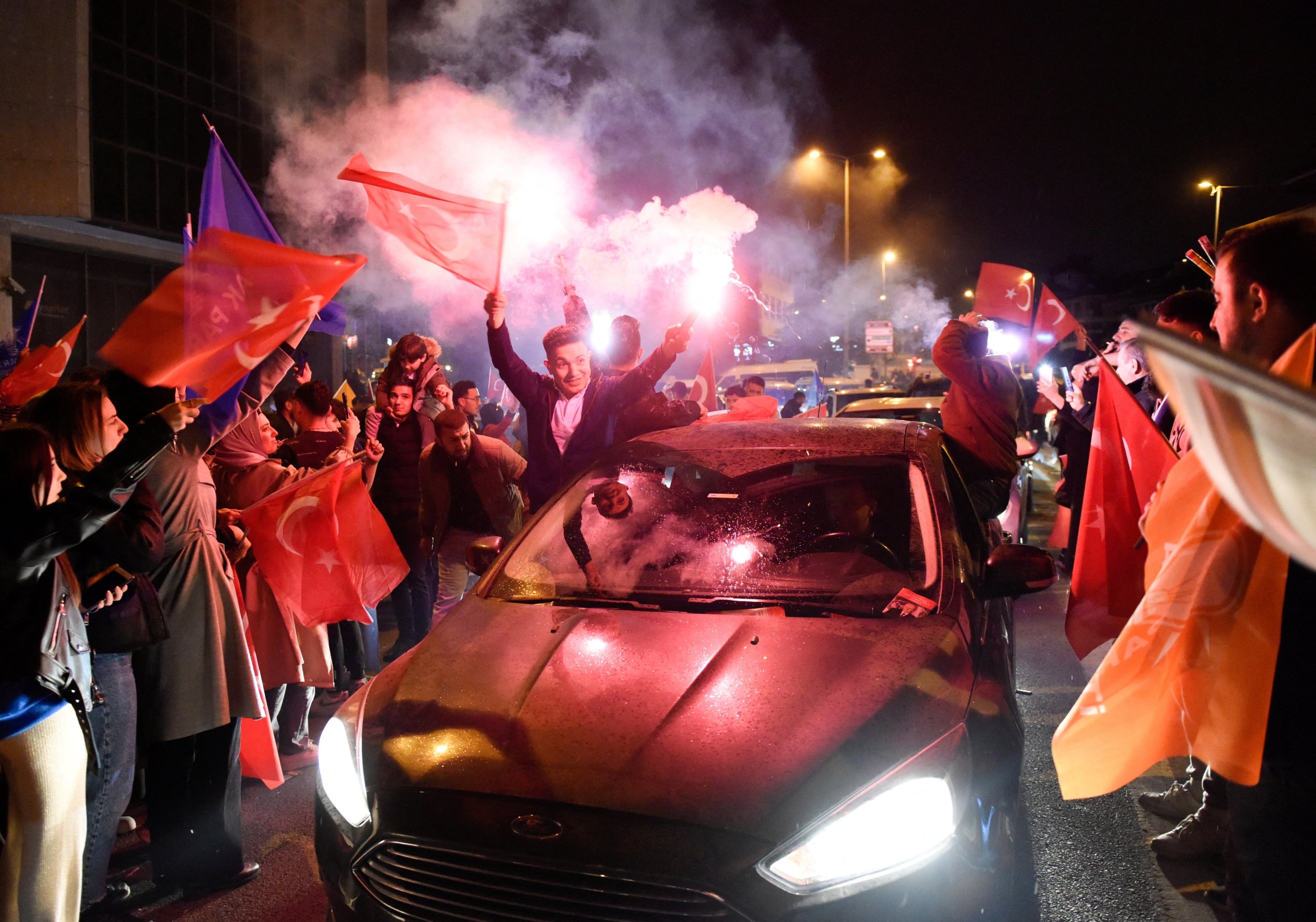 Supporters of the AK Party react following early results, in Istanbul, Türkiye, May 15, 2023. (Reuters Photo)