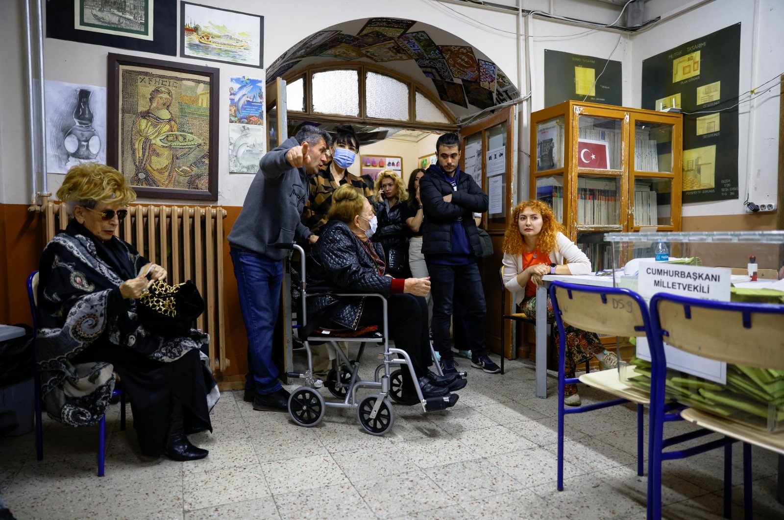 A person casts a ballot at a polling station during the presidential and parliamentary elections, Istanbul, Türkiye, May 14, 2023. (Reuters Photo)