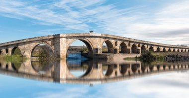 The historical stone bridge of Uzunköprü district, in Edirne, Türkiye. (Shutterstock Photo)
