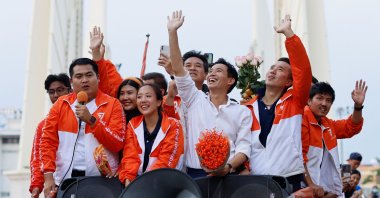 Move Forward Party leader and prime ministerial candidate, Pita Limjaroenrat (C) celebrate the party&#039;s election results in Bangkok, Thailand, May 15, 2023. (Reuters Photo)