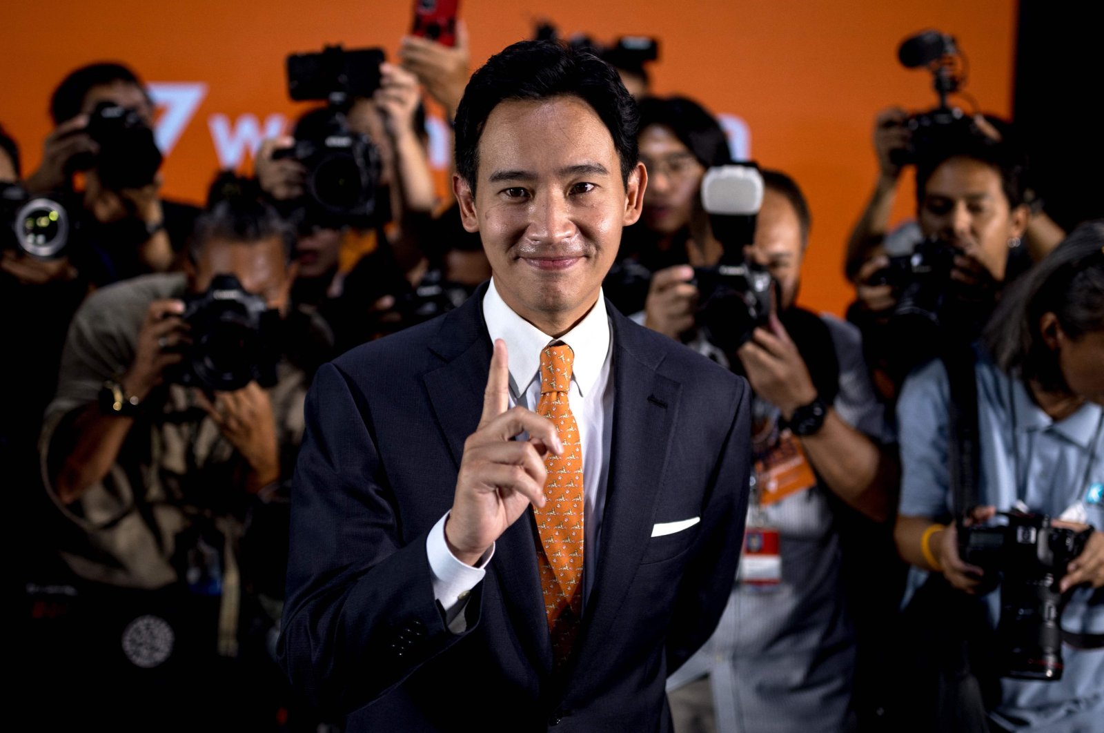Oposisi menyapu jajak pendapat Thailand dengan janji untuk reformasi radikal