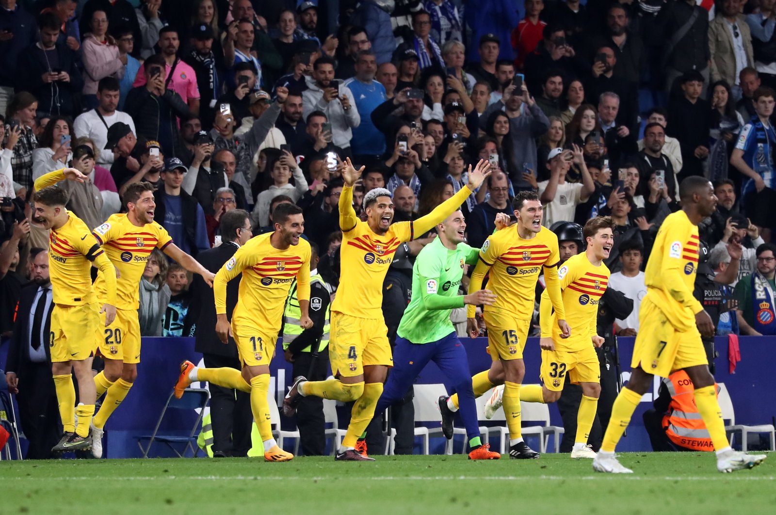 Barcelona players celebrate winning the La Liga after beating Espanyol at the RCDE Stadium, Barcelona, Spain, May 14, 2023. (Getty Images Photo)