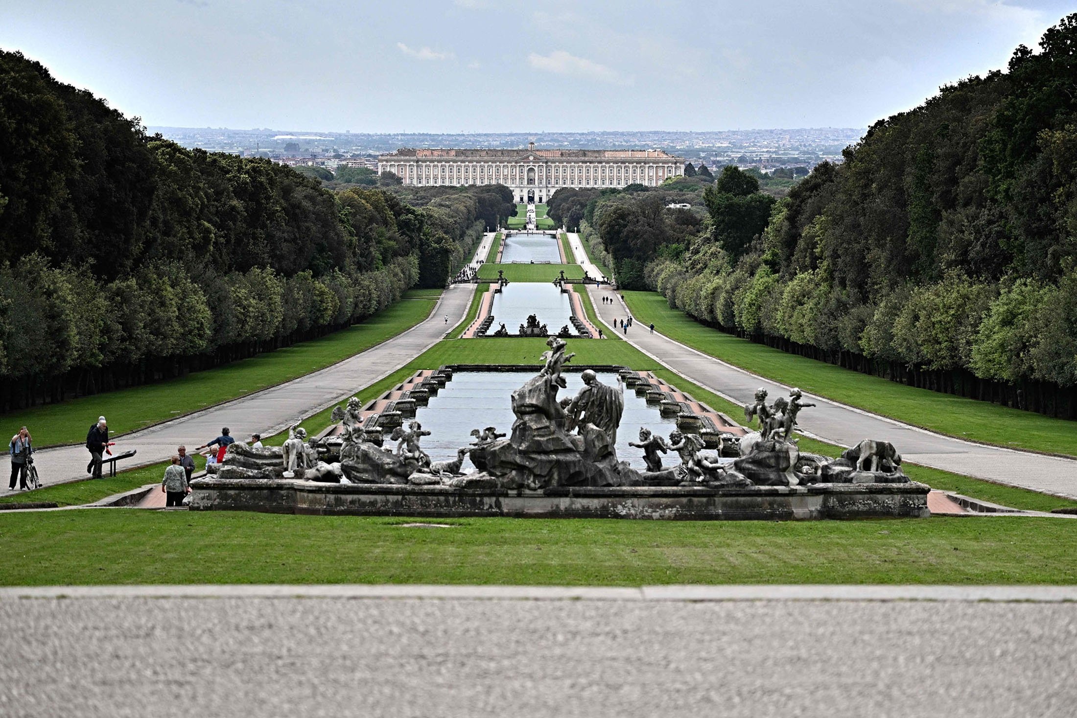 Istana Kerajaan Caserta, kediaman dinasti Bourbon di Caserta, dekat Napoli, Italia, 12 Mei 2023. (Foto AFP)