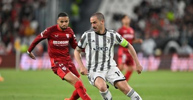 Juventus' Leonardo Bonucci (R) evades a challenge from Sevilla's Youssef En-Nesyri during the UEFA Europa League semifinal first leg match at Allianz Stadium, Turin, Italy, May 11, 2023. (Getty Images Photo)