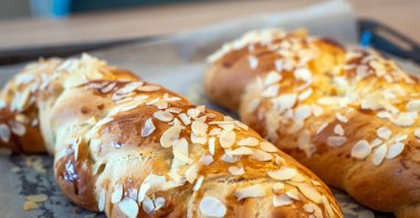 The photo of a traditional cake tsoureki, or paskalya çöreği. (Getty Images Photo)