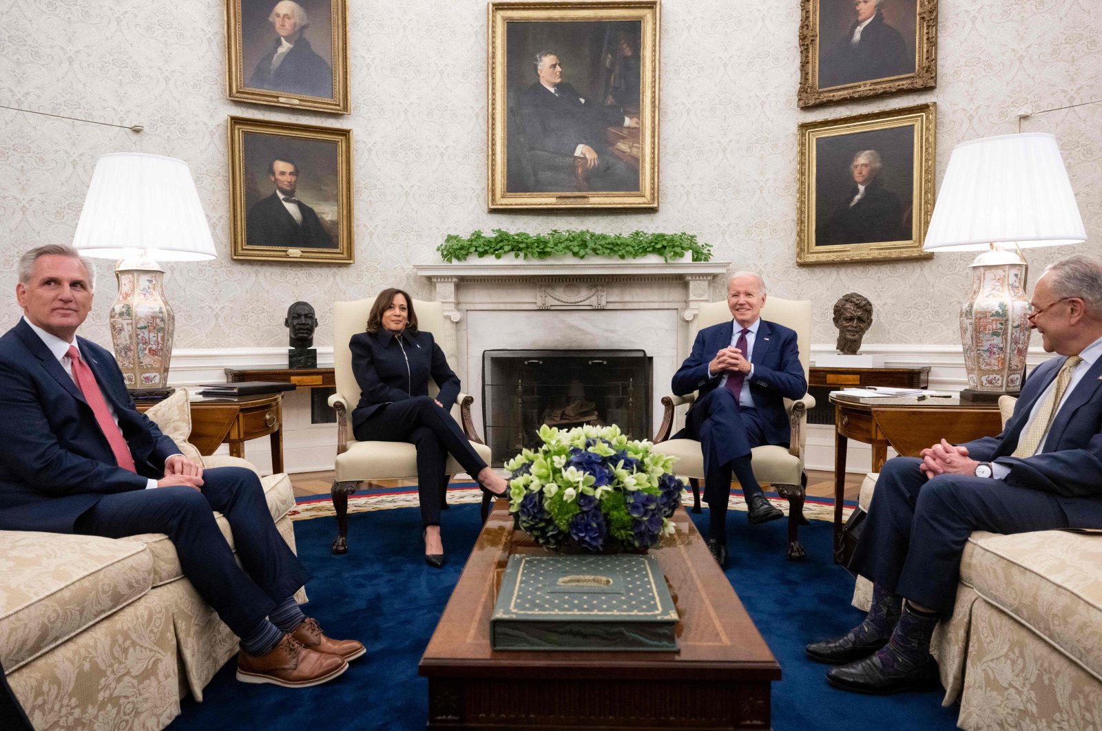 Ketakutan akan bencana default mendorong Biden untuk mempersingkat tur Asia