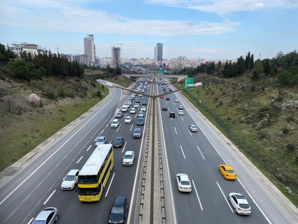 Vehicles are seen on a highway in Istanbul, Türkiye, Jan. 18, 2022. (Shutterstock Photo)