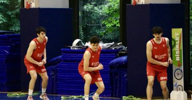 Turkish Under-19 and Under-20 Men's national basketball team players train at the Kocaeli training camp, Kocaeli, Türkiye, May 18, 2023. (AA Photo)