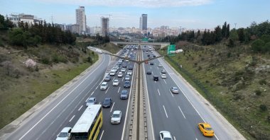 Vehicles are seen on a highway in Istanbul, Türkiye, Jan. 18, 2022. (Shutterstock Photo)