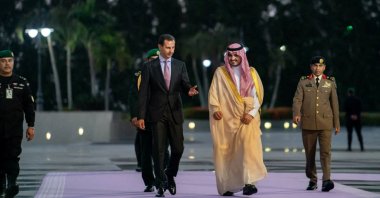 Syria's Bashar Assad (L) arrives to attend the Arab League summit the following day, in Jeddah, Saudi Arabia, May 18, 2023. (Reuters Photo)