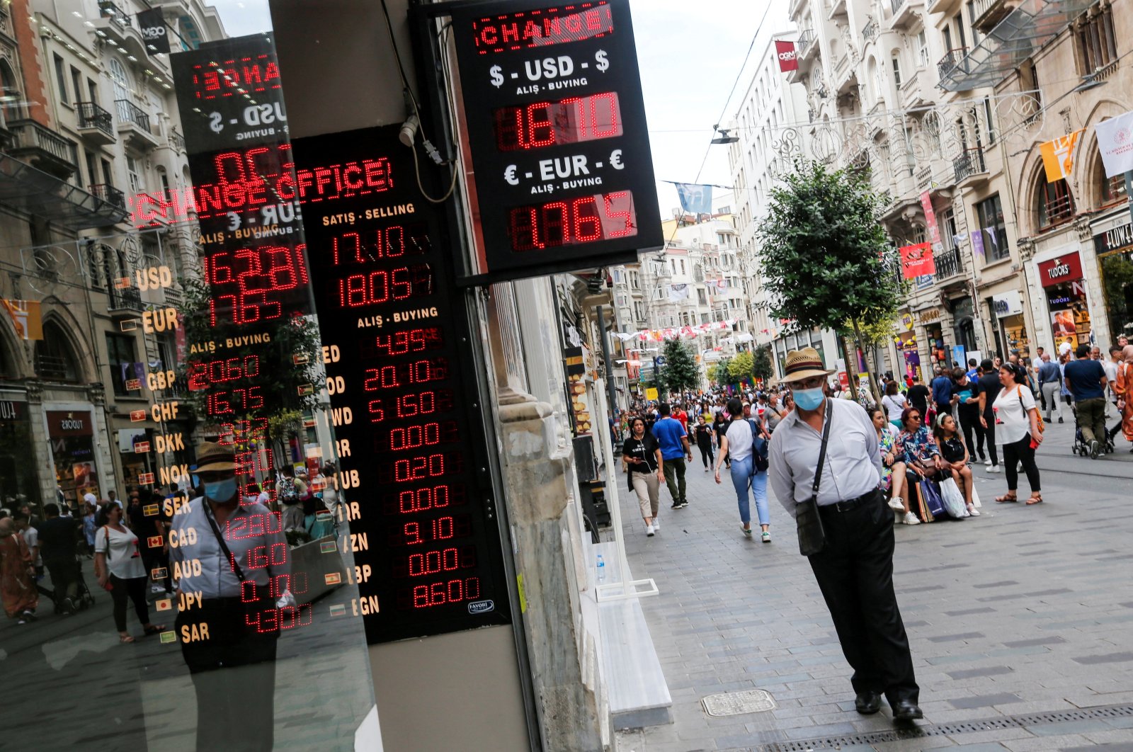 A man walks past a currency exchange office in Istanbul, Türkiye, June 10, 2022. (Reuters Photo)